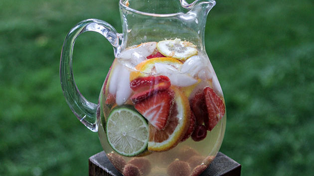 angella-dykstra--white-wine-sangria-630x360