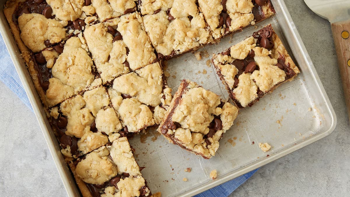 5-ingredient-fudge-crumble-bars_16x9