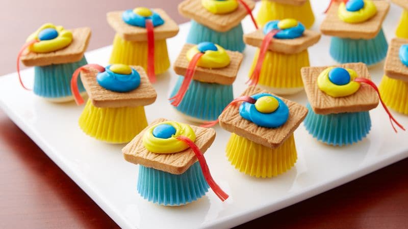 mini-cupcake-mortarboards