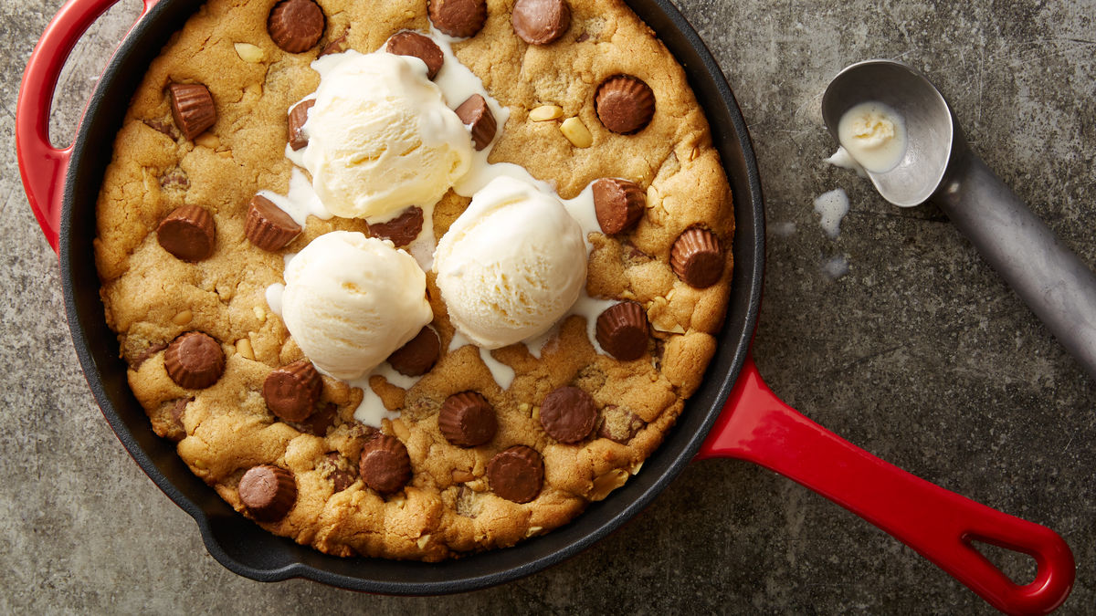 reeses-peanut-butter-cup-cookie-skillet_16x9