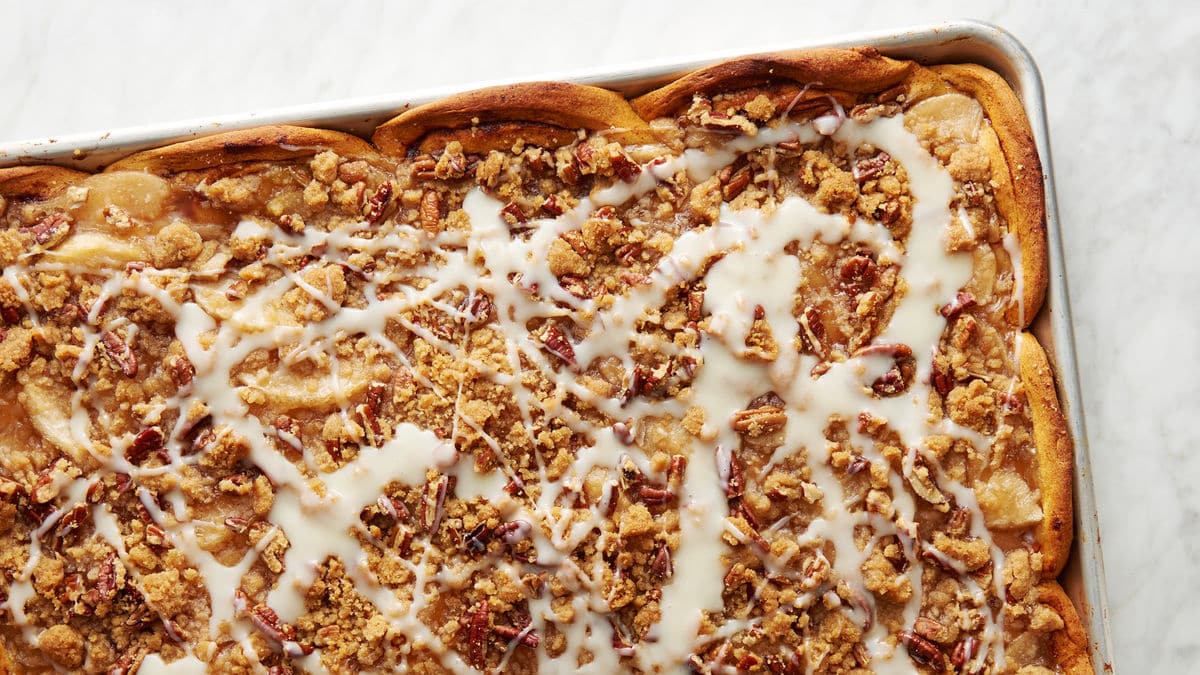 sheet-pan-cinnamon-roll-apple-slab-pie