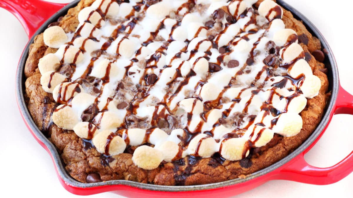 Deep Dish S’mores Skillet Cookie Recipe - LifeMadeDelicious.ca