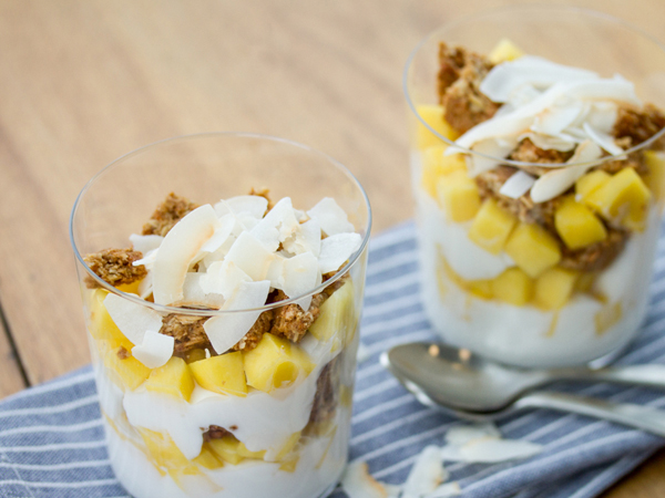 Parfaits à la mangue et à la noix de coco