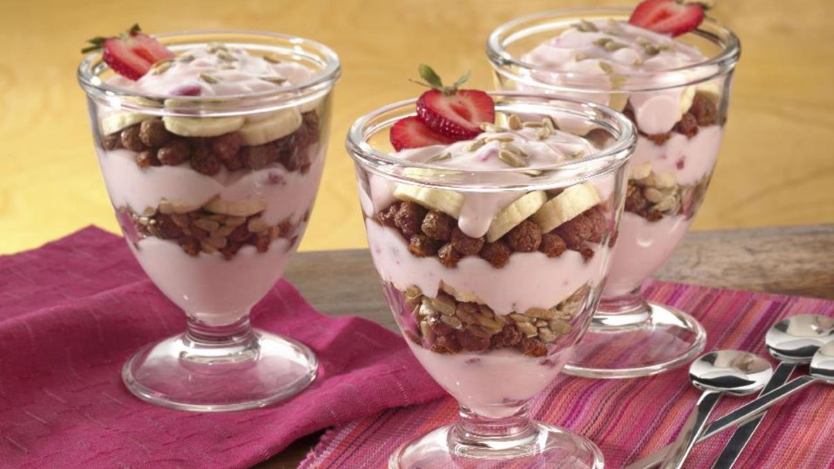 Crunchy Strawberry-Banana Breakfast Parfaits