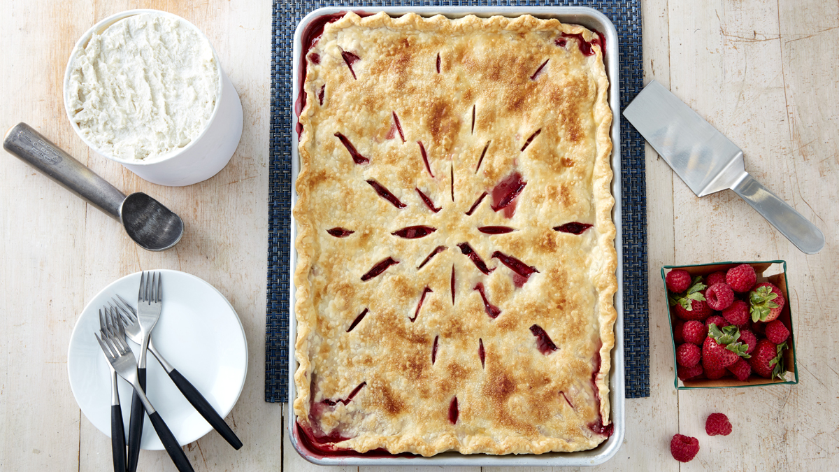 Tarte rectangulaire aux fraises et aux framboises