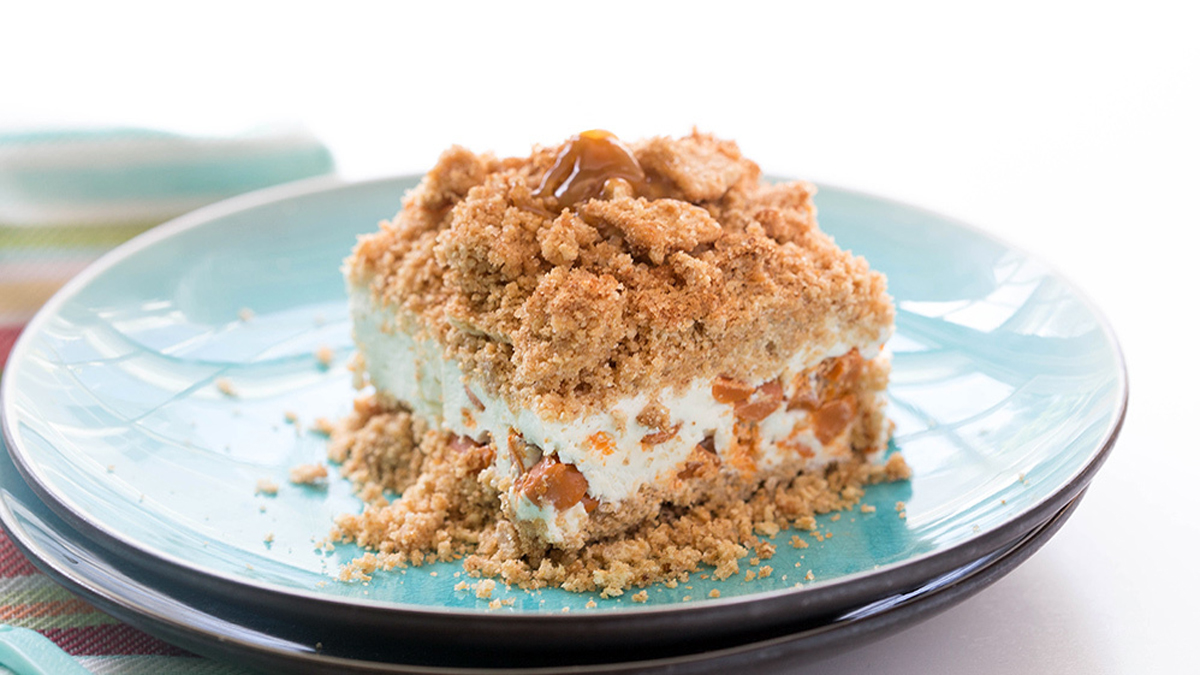 Frozen Snickerdoodle Crunch Cake