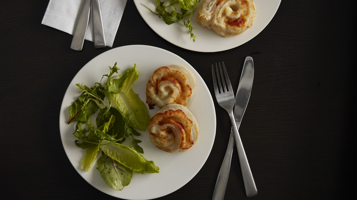 Brioches au jambon et au fromage en hors-d'oeuvre