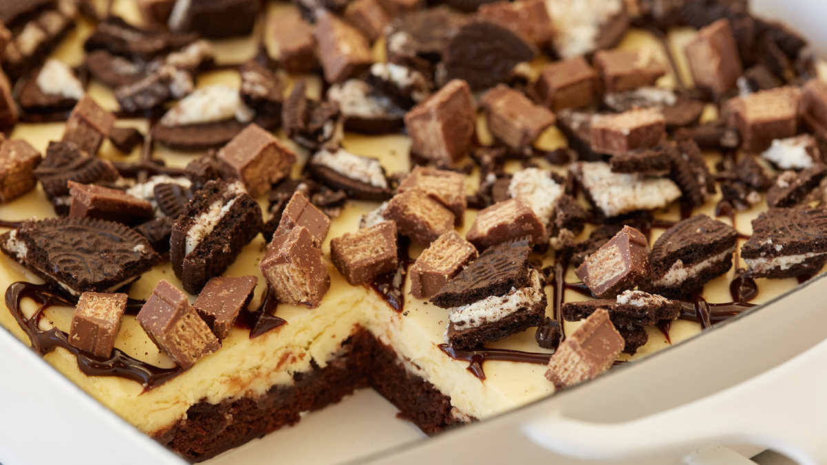 Barres de brownie et de gâteau au fromage aux gaufrettes Kit KatMC et aux biscuits OreoMC