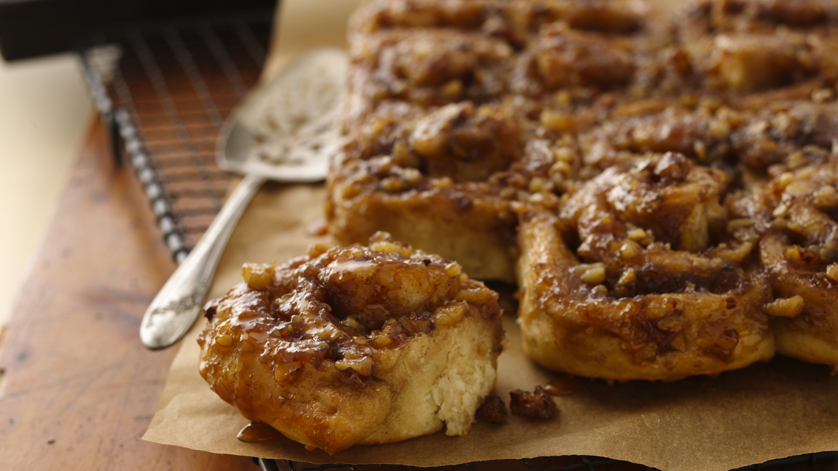 Brioches aux noix et au caramel pour le lendemain