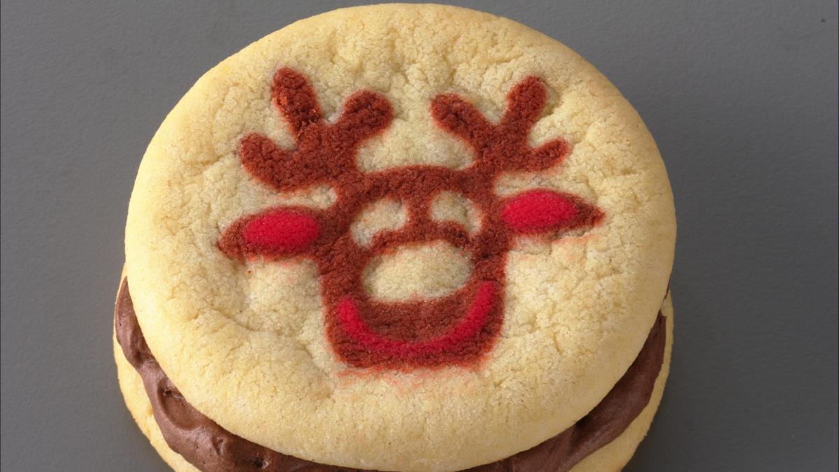 Biscuits sandwichs avec visages de renne