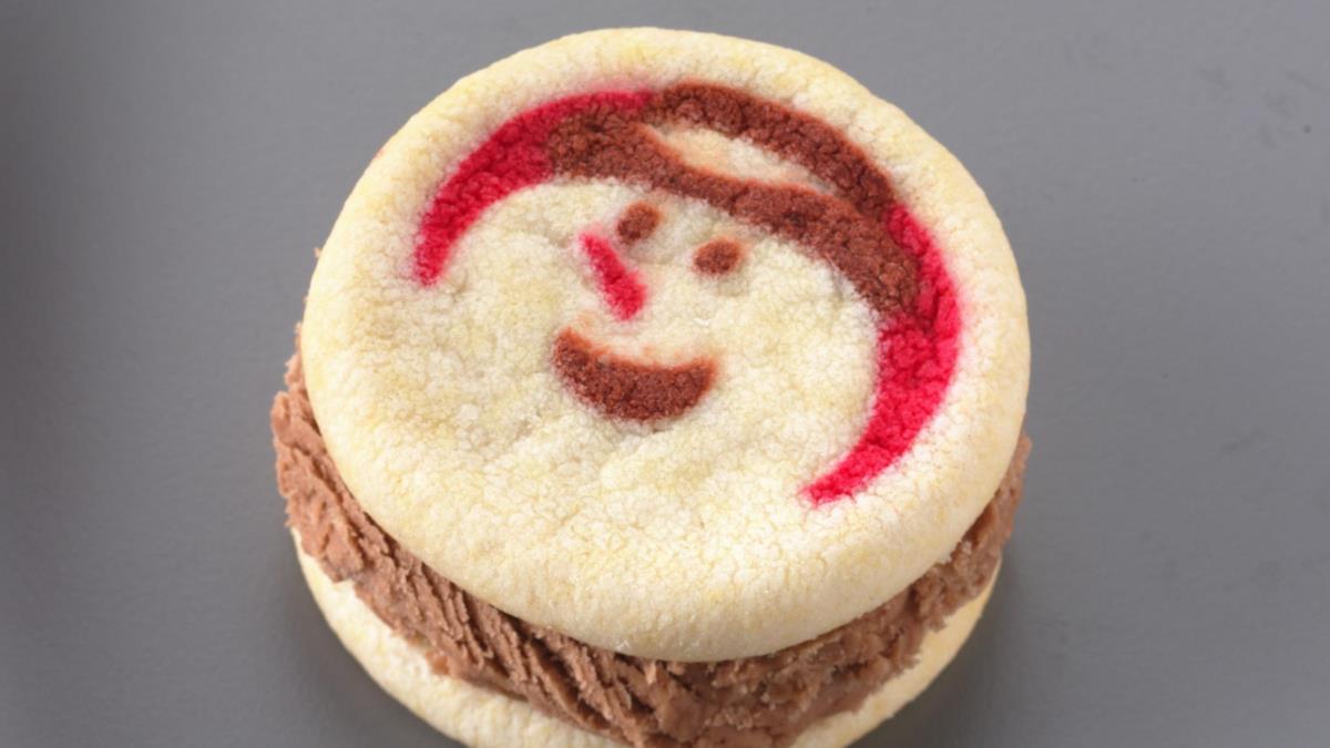 Snowman Cookie Sandwiches
