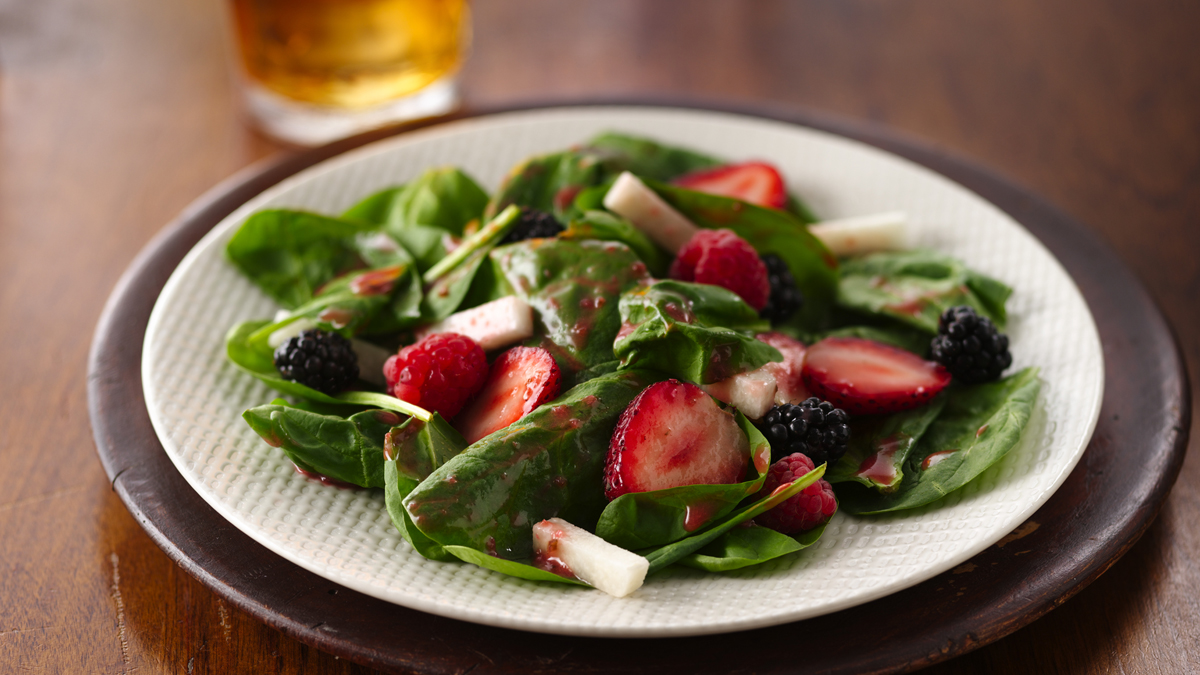 Salade d'épinards et trio de petits fruits