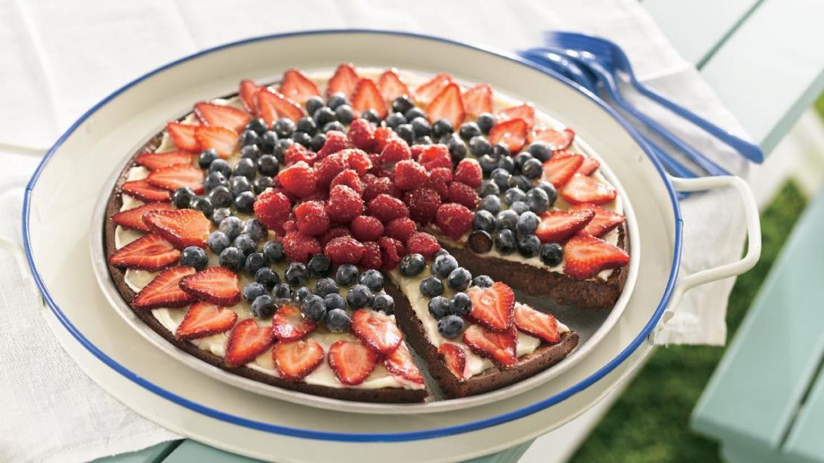 Pizza-dessert aux brownies et petits fruits