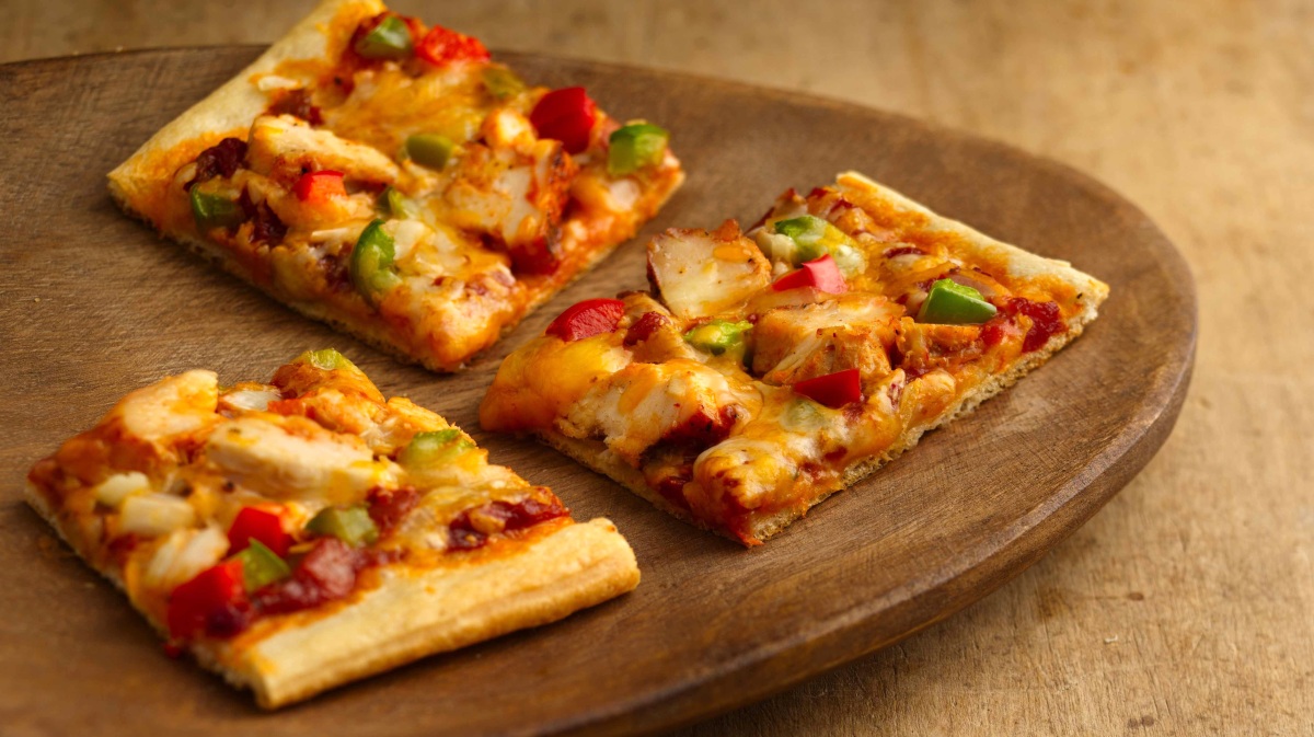 Chipotle Chicken Pizza - on the grill!