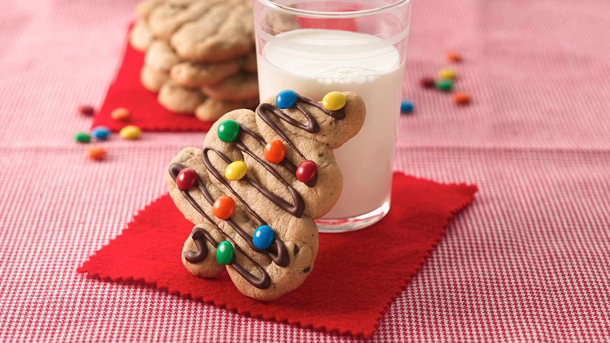 Biscuits aux grains de chocolat en forme de sapin