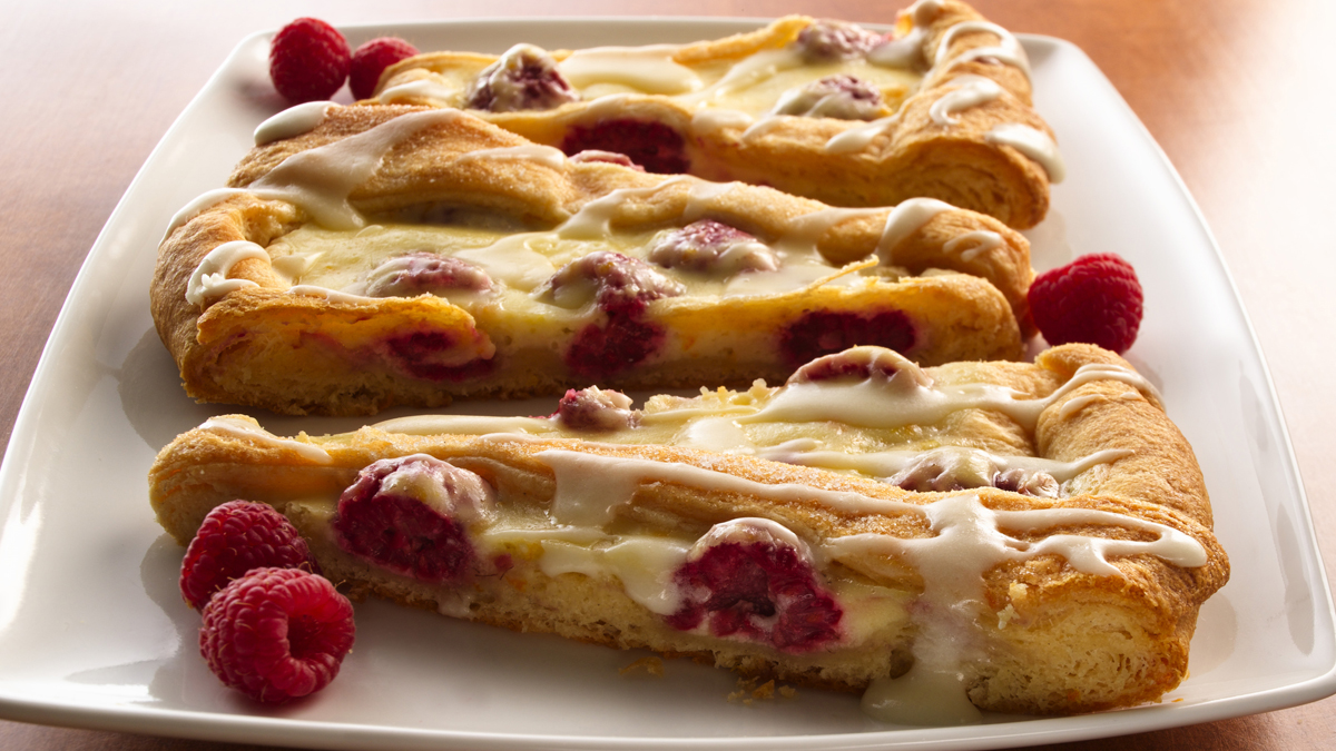 Gâteau danois aux framboises et au fromage à la crème