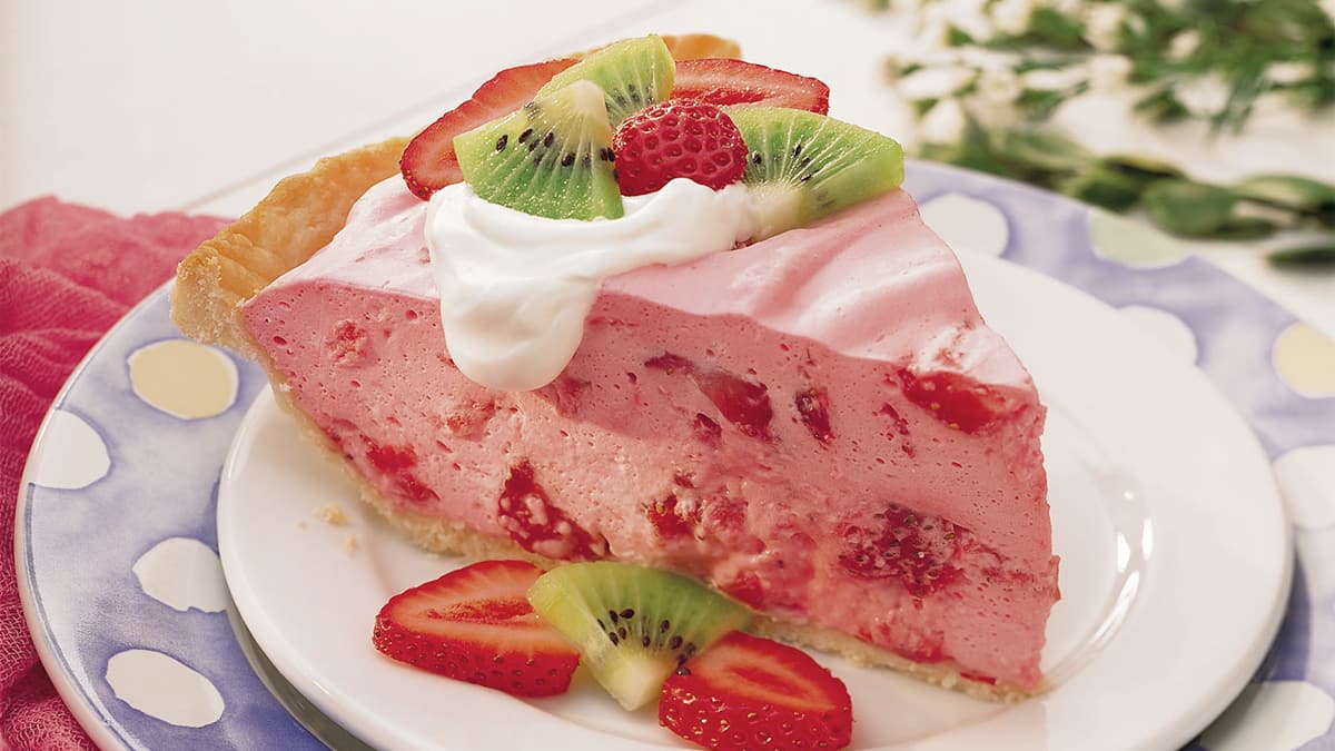 Fluffy Strawberry Pie