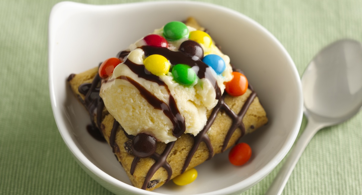 Frozen Yogurt Cookie Sundae