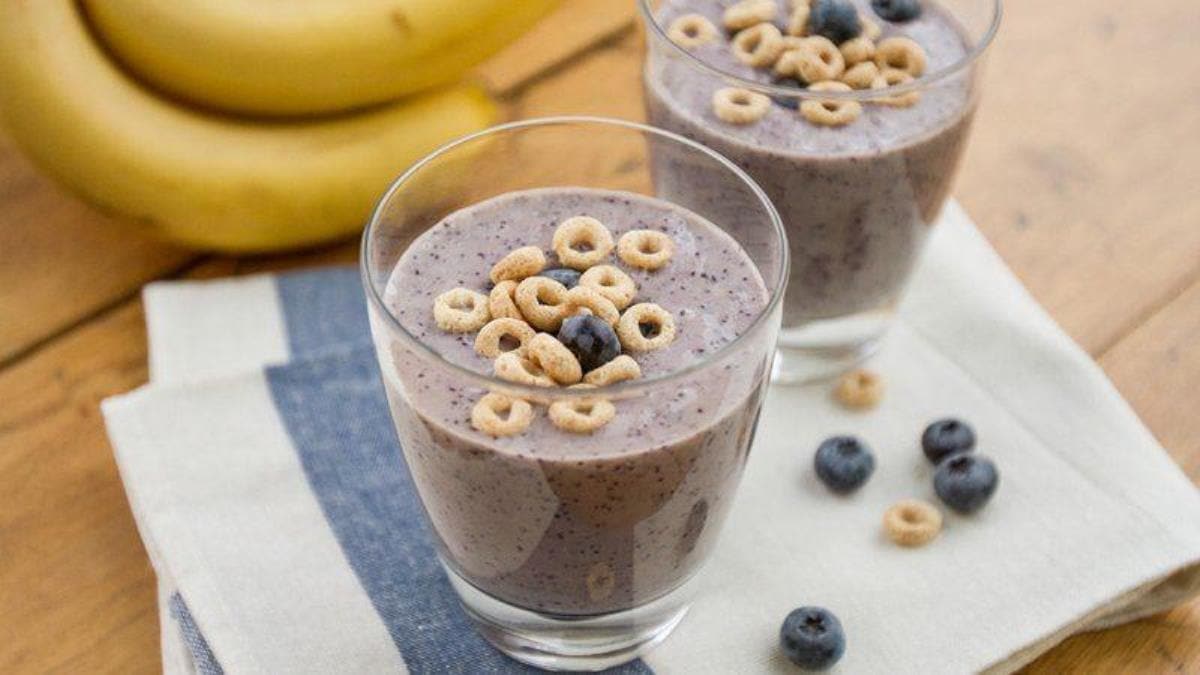 Laits frappés aux céréales CheeriosMC avec bleuets et banane 