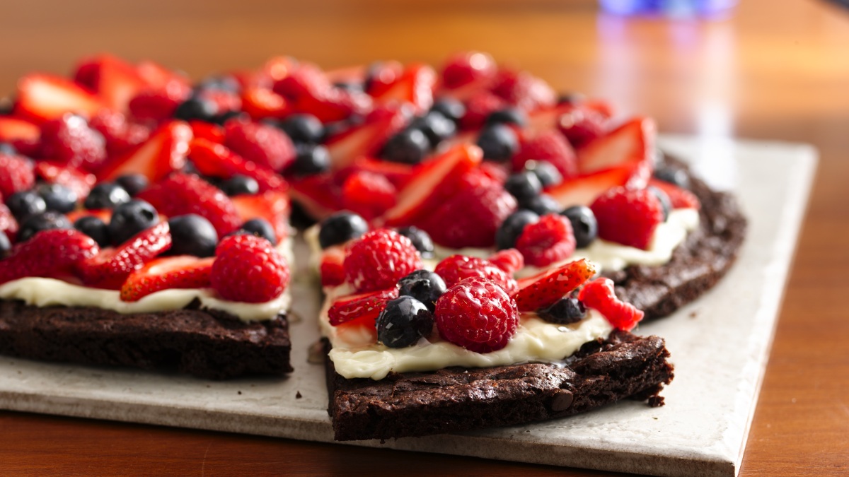 Gluten Free Brownie and Berries Dessert Pizza