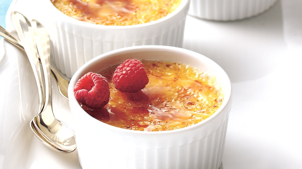 Guilt-Free Fruity Crème Brûlée