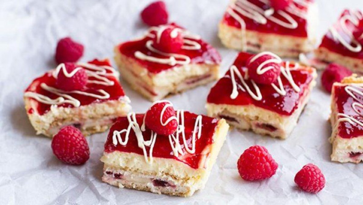 Raspberry Cheesecake Toaster Strudel Bars