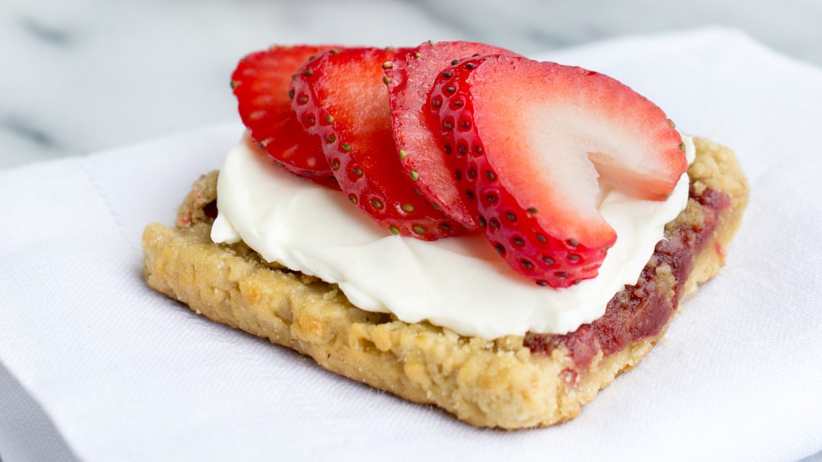 Streusel au gâteau au fromage et aux fraises