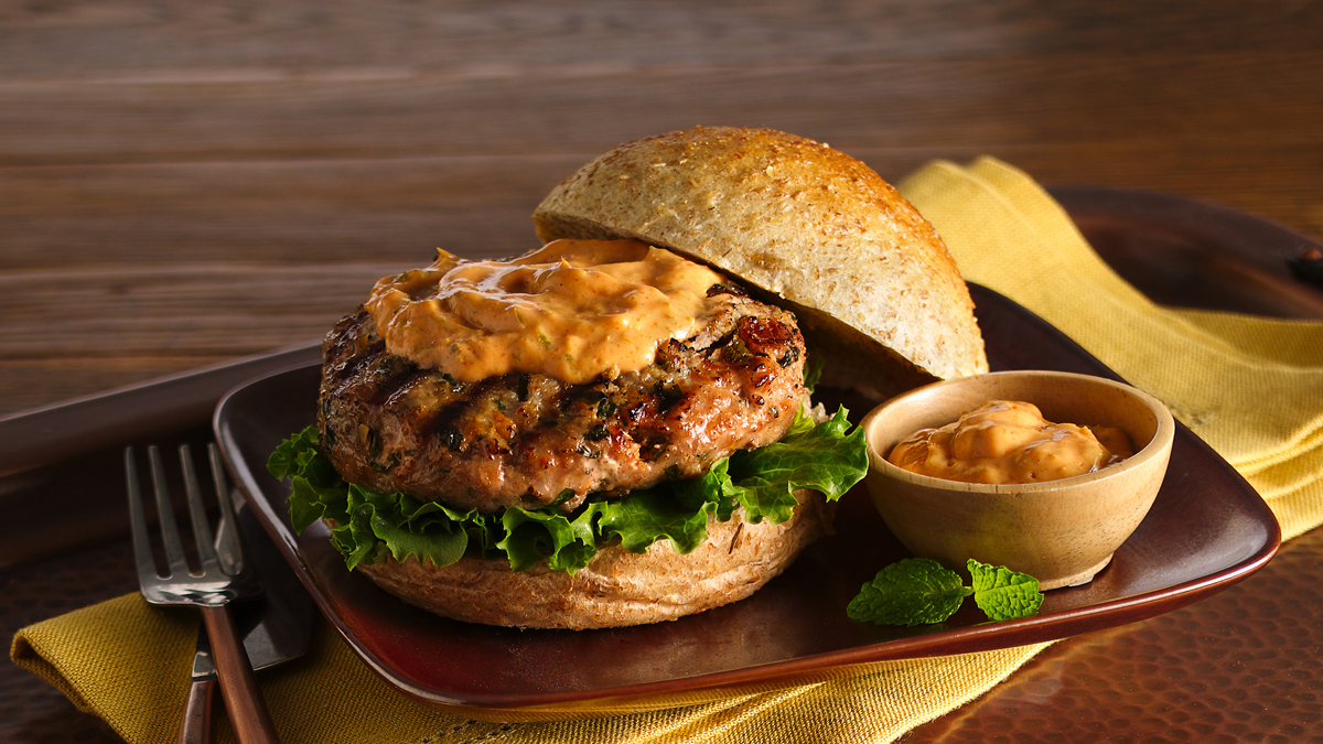 Burgers de dinde à la thaïlandaise avec mayonnaise au cari rouge 