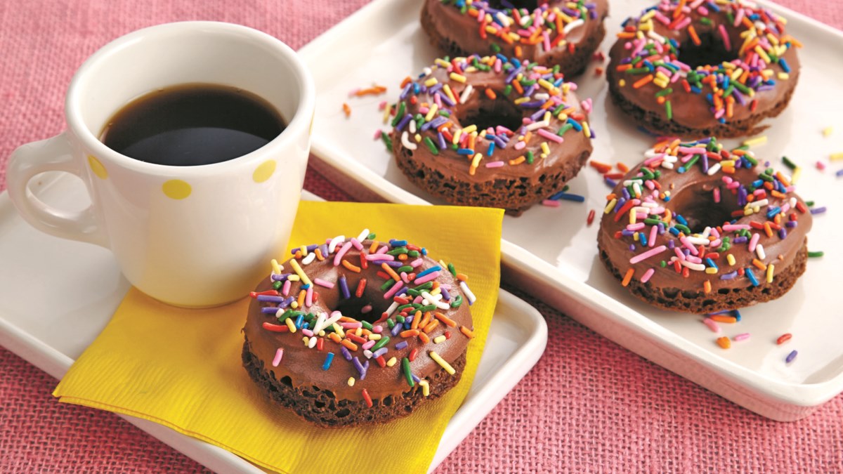 Easy Baked Chocolate Glazed Doughnuts