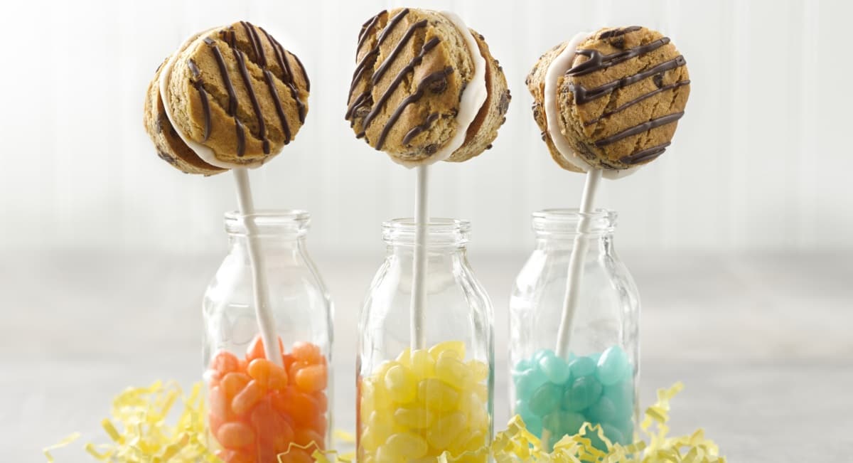 Frozen Yogurt Cookie Pops