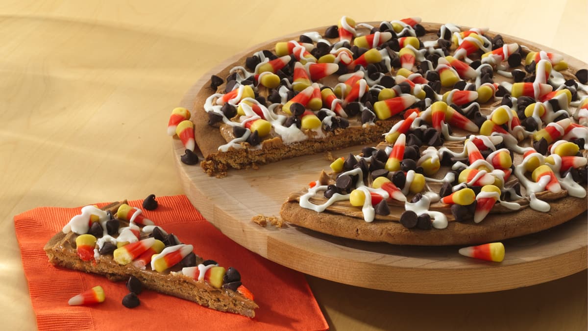 Halloween Cookie Pizza 