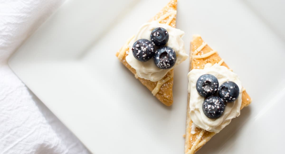 Bouchées de gâteau au fromage aux bleuets et au citron