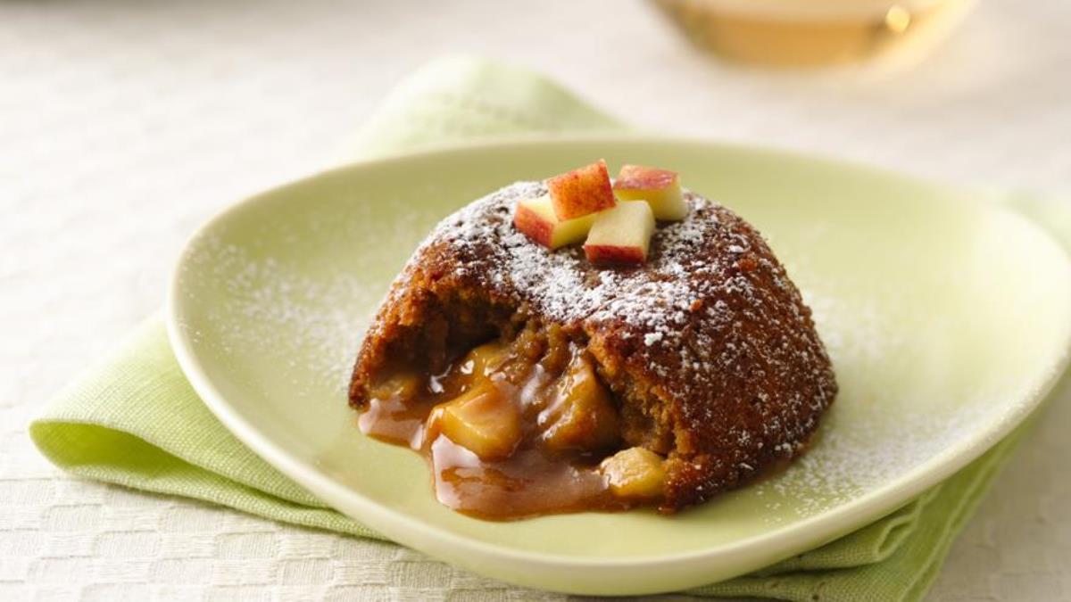 Molten Caramel-Apple Cakes