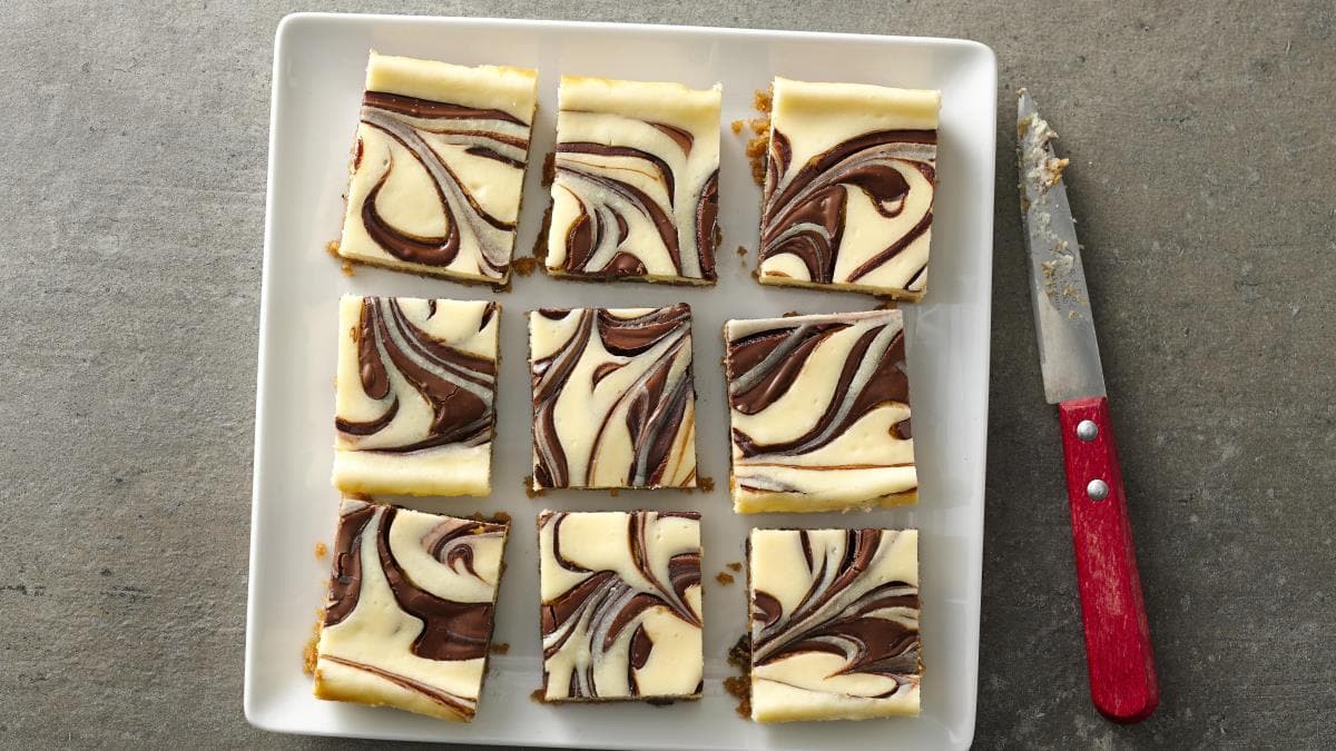 Barres de gâteau au fromage tartinées de NutellaMC 