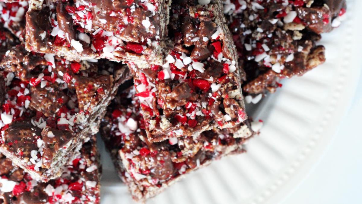 Peppermint Crunch Chocolate Chex Bars
