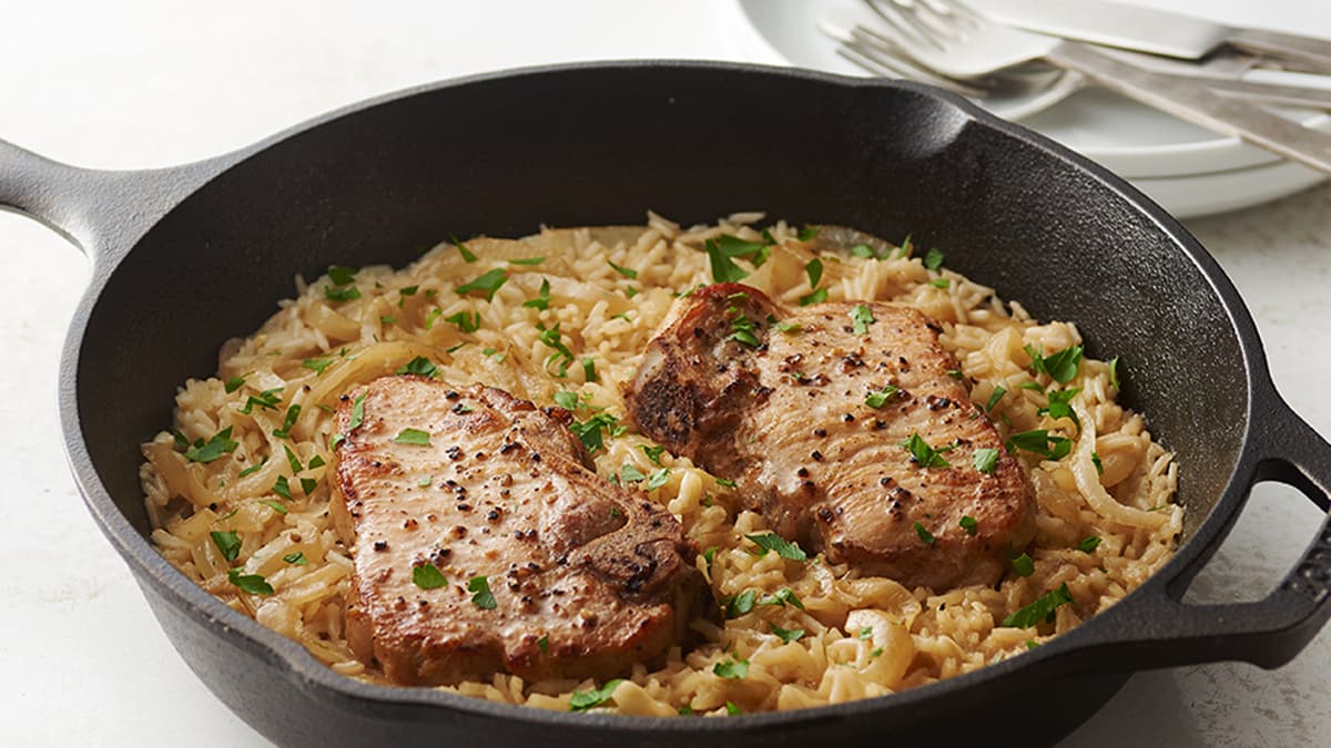 Poêlée de côtelettes de porc et de riz pour deux